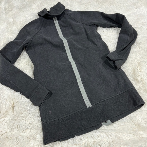 Lululemon Yin To My Yang Cardi Heathered Black / Soot Light Size 2 - Picture 9 of 15